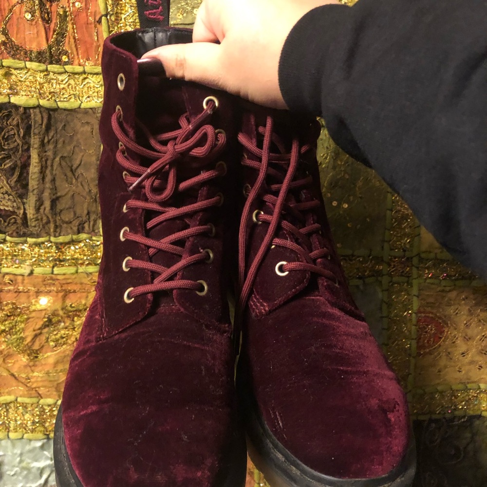 Burgundy velvet Dr.Martens